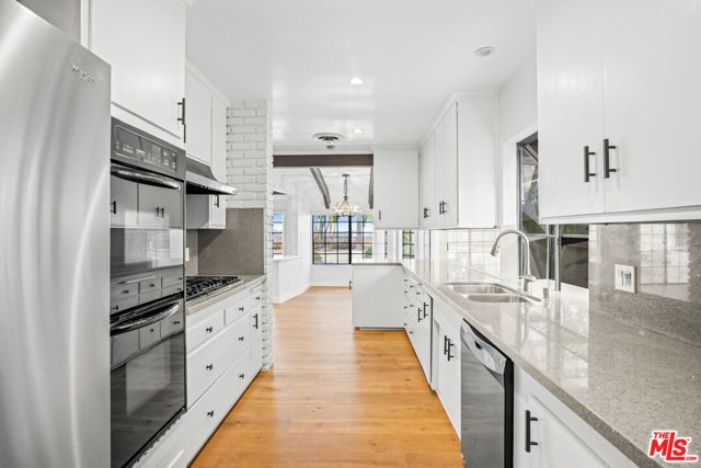 2254 Stradella Road, Los Angeles, CA 90077
