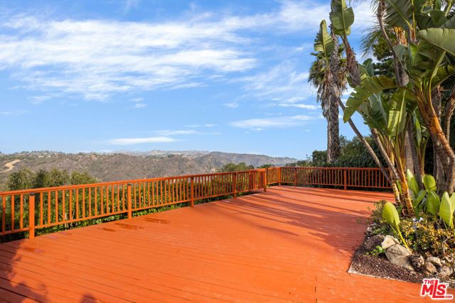 2254 Stradella Road, Los Angeles, CA 90077