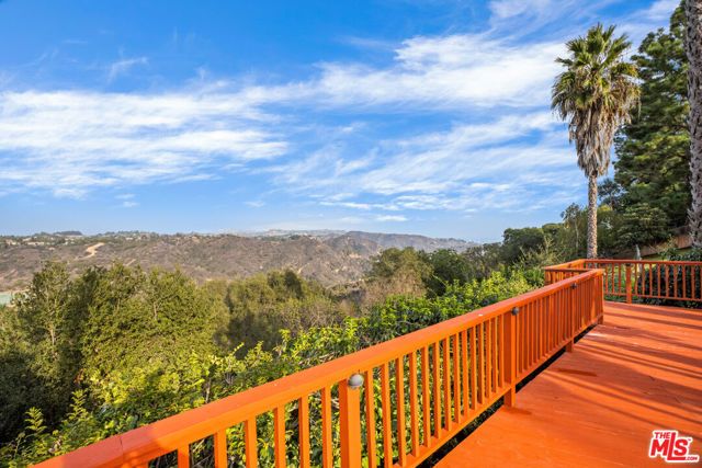 2254 Stradella Road, Los Angeles, CA 90077