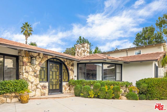 2254 Stradella Road, Los Angeles, CA 90077