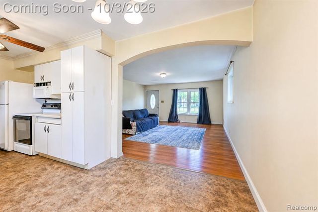 207 East Road, Holly, MI 48442