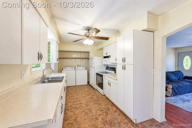 207 East Road, Holly, MI 48442