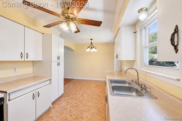 207 East Road, Holly, MI 48442