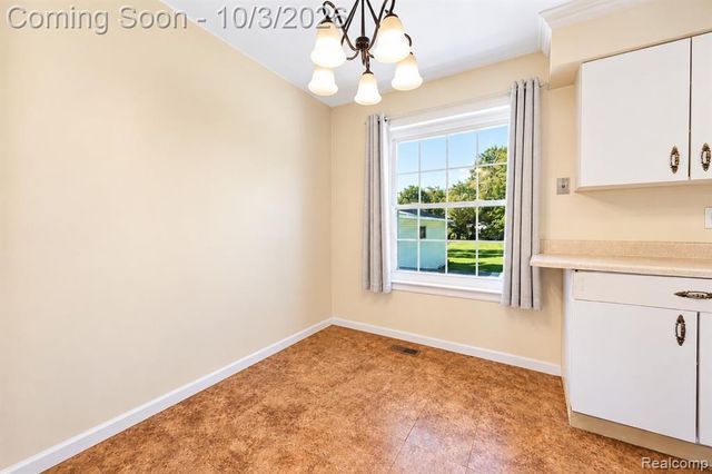 207 East Road, Holly, MI 48442