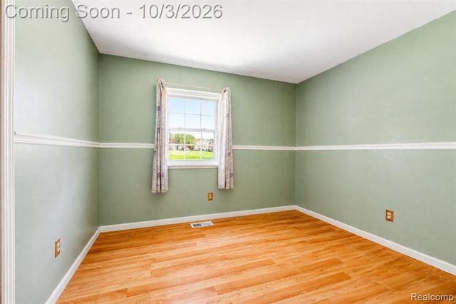207 East Road, Holly, MI 48442