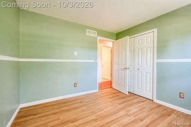 207 East Road, Holly, MI 48442