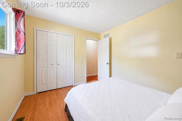 207 East Road, Holly, MI 48442
