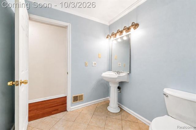 207 East Road, Holly, MI 48442