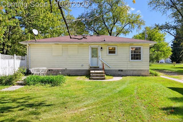 207 East Road, Holly, MI 48442