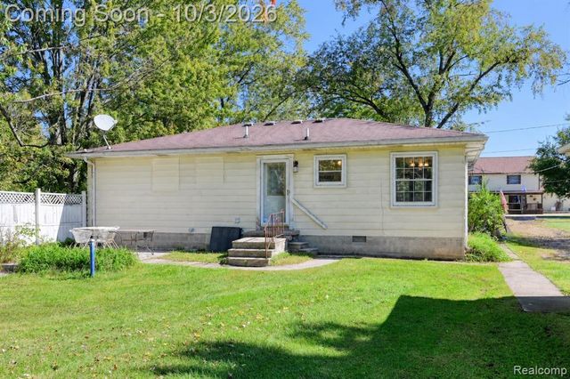 207 East Road, Holly, MI 48442