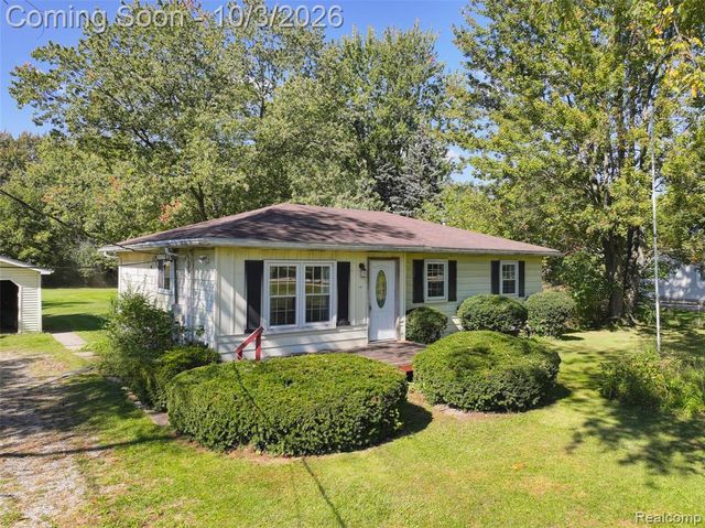 207 East Road, Holly, MI 48442