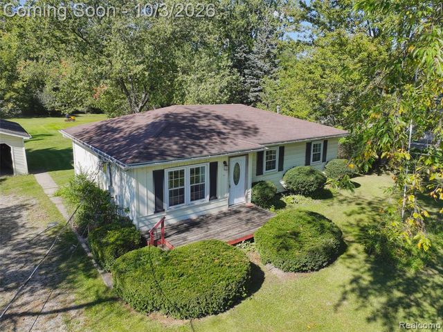 207 East Road, Holly, MI 48442