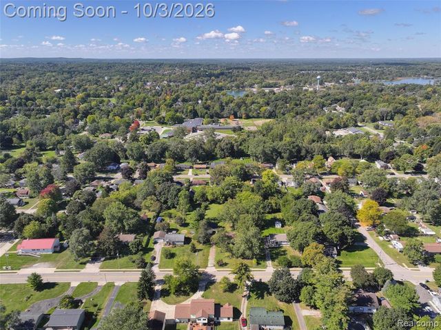 207 East Road, Holly, MI 48442