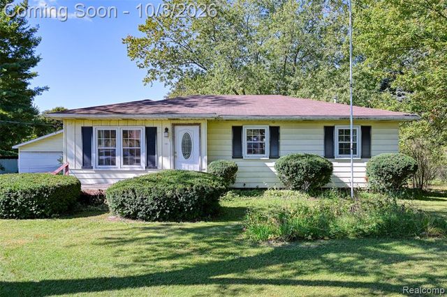 207 East Road, Holly, MI 48442