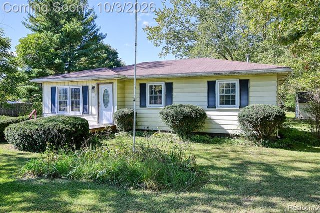 207 East Road, Holly, MI 48442