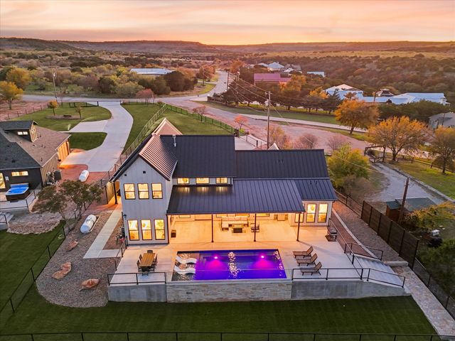 1100 Creekview Cove, Strawn, TX 76475