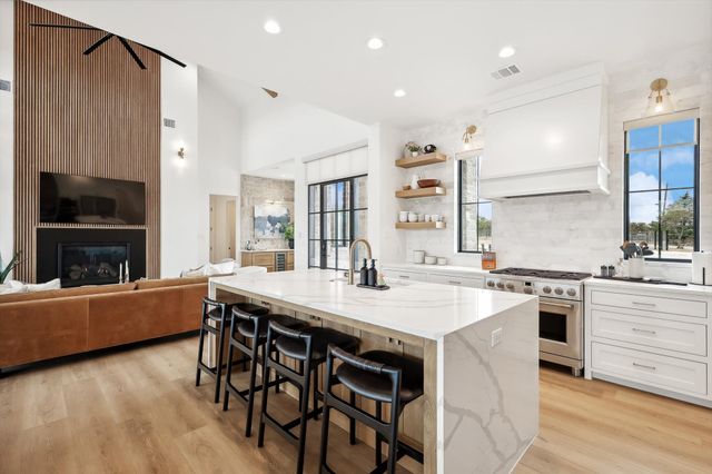 1100 Creekview Cove, Strawn, TX 76475