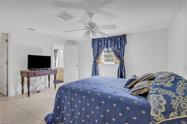 501 11th ST NW, Naples, FL 34120