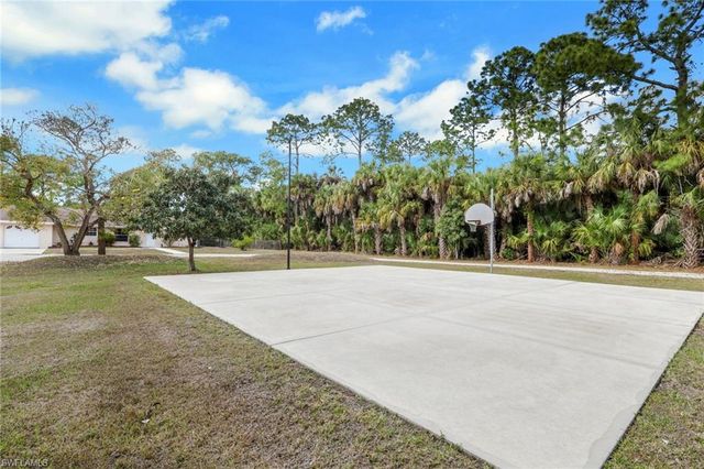 501 11th ST NW, Naples, FL 34120