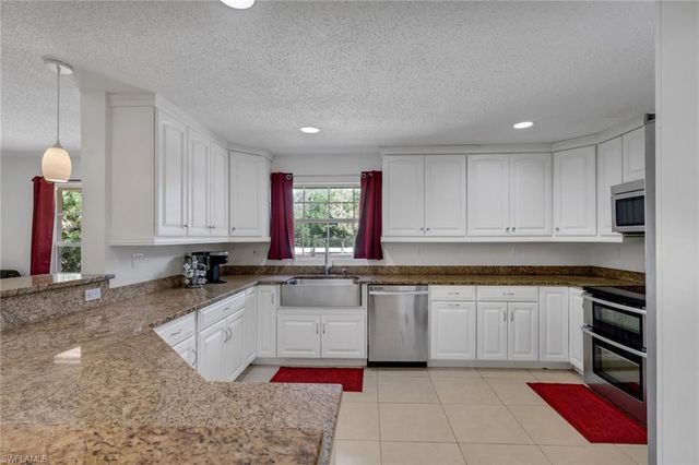 501 11th ST NW, Naples, FL 34120