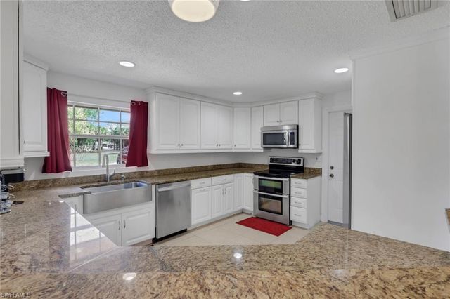 501 11th ST NW, Naples, FL 34120