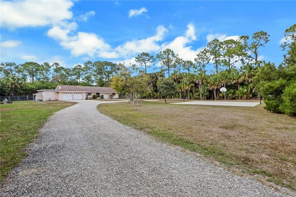 501 11th ST NW, Naples, FL 34120