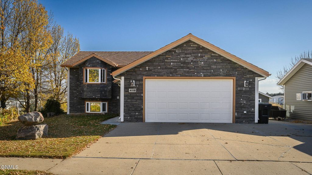 4118 34th Avenue NW, Mandan, ND 58554 photo 4