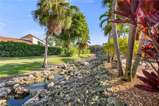 667 Bridgeway LN, Naples, FL 34108