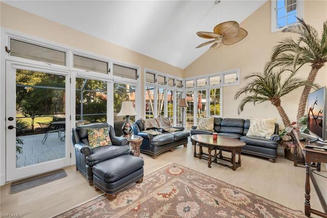 667 Bridgeway LN, Naples, FL 34108