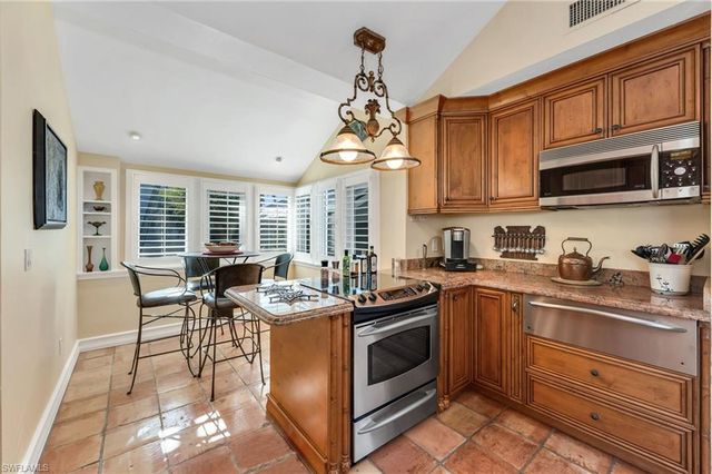 667 Bridgeway LN, Naples, FL 34108