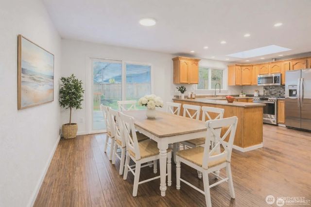 12418 SE 251st Place, Kent, WA 98030