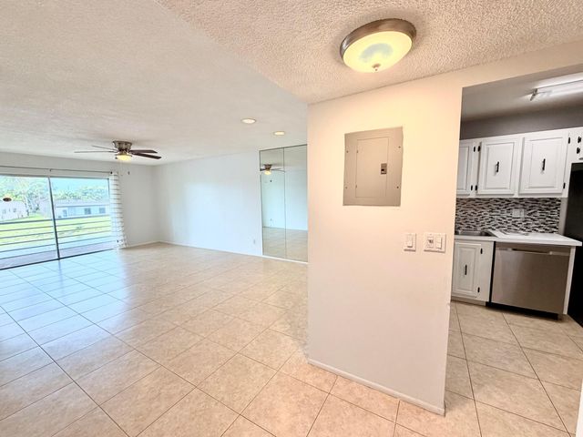120 Lake Evelyn Drive, West Palm Beach, FL 33411