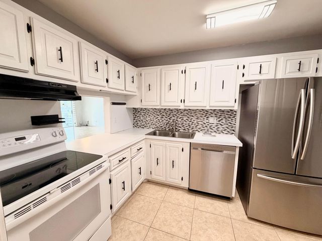 120 Lake Evelyn Drive, West Palm Beach, FL 33411