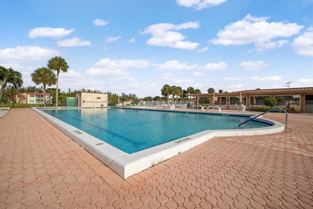 120 Lake Evelyn Drive, West Palm Beach, FL 33411