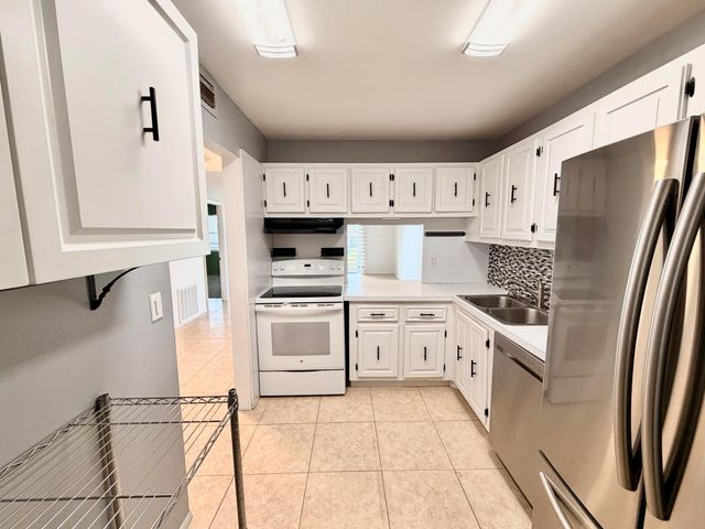 120 Lake Evelyn Drive, West Palm Beach, FL 33411