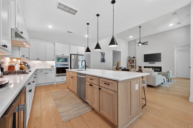9722 Dani Lake Drive, Tomball, TX 77375