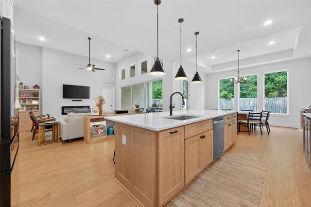 9722 Dani Lake Drive, Tomball, TX 77375