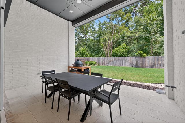 9722 Dani Lake Drive, Tomball, TX 77375