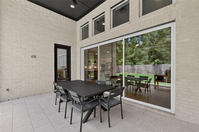 9722 Dani Lake Drive, Tomball, TX 77375