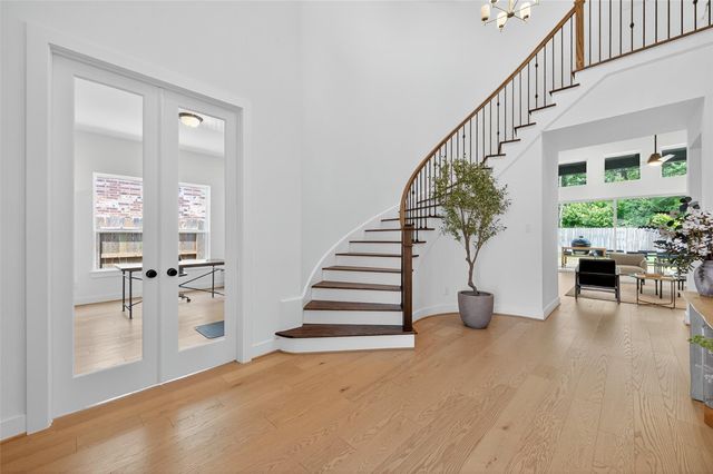 9722 Dani Lake Drive, Tomball, TX 77375