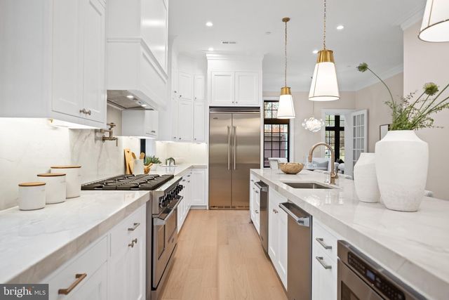 5125 UPTON ST NW, Washington, DC 20016