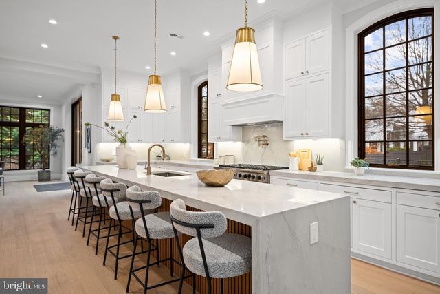 5125 UPTON ST NW, Washington, DC 20016