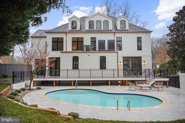 5125 UPTON ST NW, Washington, DC 20016