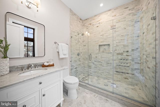 5125 UPTON ST NW, Washington, DC 20016