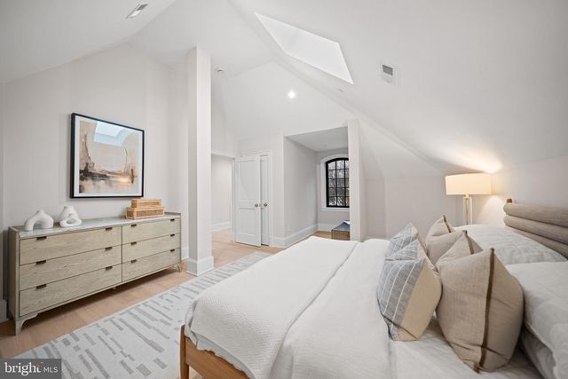 5125 UPTON ST NW, Washington, DC 20016