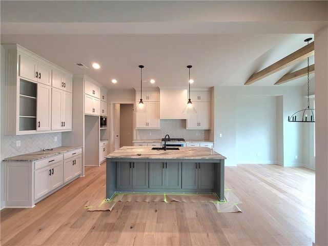 18232 Oakmont Street, Overland Park, KS 66013