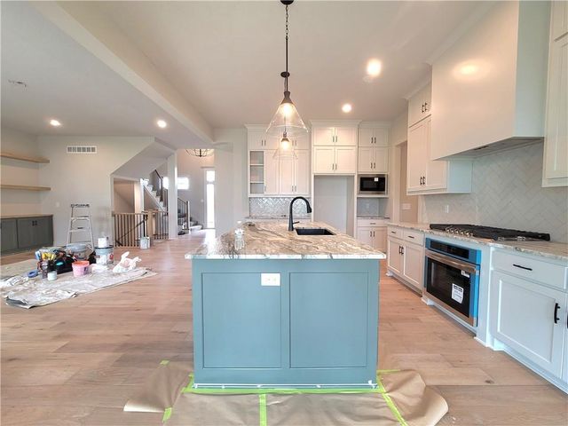 18232 Oakmont Street, Overland Park, KS 66013
