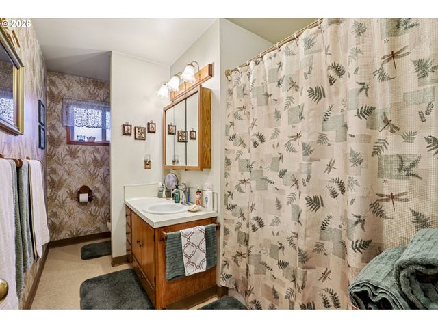 6117 IDAHO St, Vancouver, WA 98661