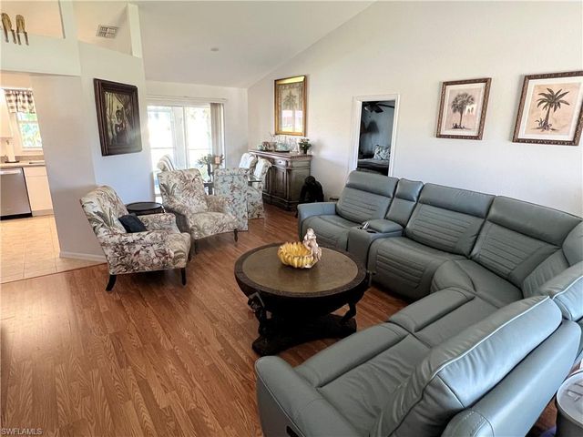 225 SW 26th PL, Cape Coral, FL 33991