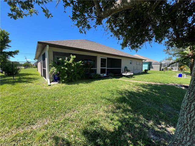 225 SW 26th PL, Cape Coral, FL 33991